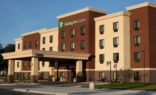 Holiday Inn Express & Suites Omaha South - Ralston